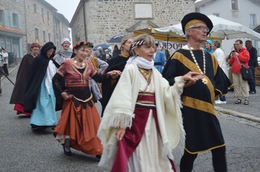 Le défilé devant Notre dame de l'Oratoire