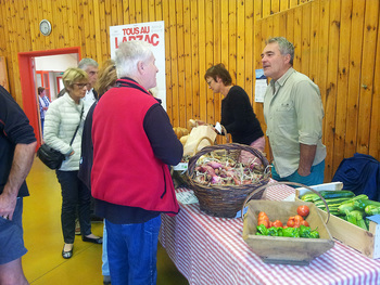 2015-09-27 Le marché bio d'Allègre : marchand de légumes bio