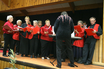 2016-12-11  Marché de Noël à Allègre : La chorale le Tourdion