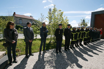 2017-05-14 commemoration du 8 mai 1945 : les pompiers et représentants de l'éducation nationale