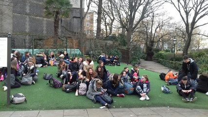 2018-03-13 Les élèves du Collège du Mont Bar en Angleterre : moment de détente