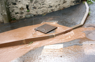 2018-06-01 la plaque n'a pas résisté à la poussée des eaux