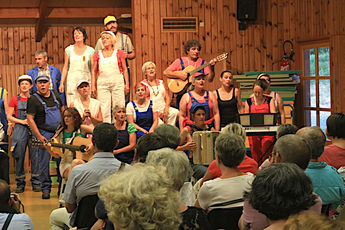 2019 07 Spectacle  "La fanfare en plastic"