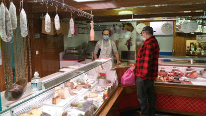 2021 04 18 Francis Tissandier dans son magasin
