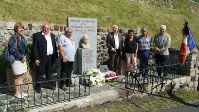 2021 06 19  les élus locaux et les représentants de la FNATH : le dépot de gerbes