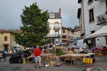 2021 08 22 brocante : place de la fontaine