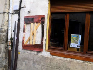 2021 08 29 vandalisme : découpage des toiles au cutter
