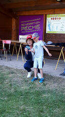2022 06 02 concours de pêche  : Leny, 7 ans, reçoit un bon d'achat de 30 euros.