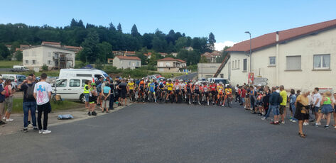 2022 06 05 course cycliste le 68ème grand prix d'Allègre : départ
