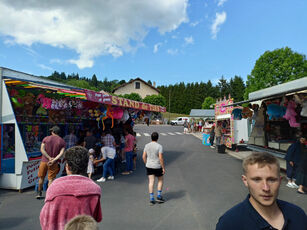 2022 06 05 pentecote : les stands des forains place de la gare