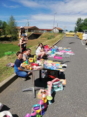 2022 06 06 même les jeunes sont intéressés par le vide grenier !