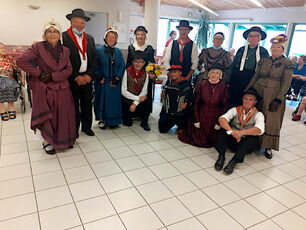 2022 06 21 EHPAD : groupe folklorique les chibottes