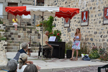 2022 08 06 Festival des trois chaises : prestation musicale sur le Marchédial
