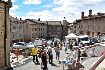 2022 08 21 brocante à Allègre : au Marchédial
