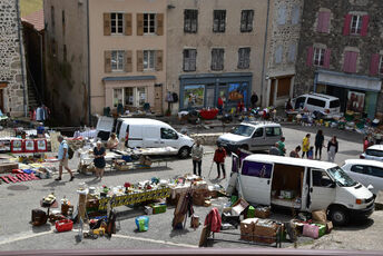 2022 08 21 brocante à Allègre : au Marchédial