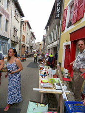 2022 08 21 brocante à Allègre : rue NDO