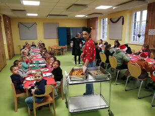 2022 12 17  Noël à l'école Jean Macé : repas de Noël
