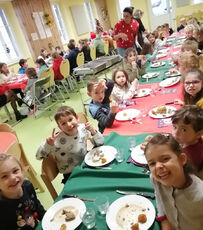 2022 12 17  Noël à l'école Jean Macé : repas