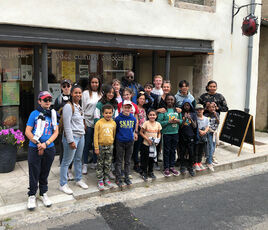 2023 08 12 Le groupe pose devant la Coccinelle