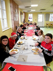 2023 12 24 Repas de Noël à l'école Jean Macé :