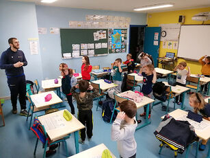 2024 02 05 Un intervenant de l'ASM à l'école Jean Macé