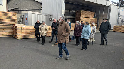 2024 03 08  Visite de l'évêque du Puy à Allègre : à la scierie