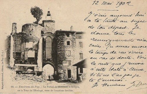 Le portail de Monsieur avec son arbre