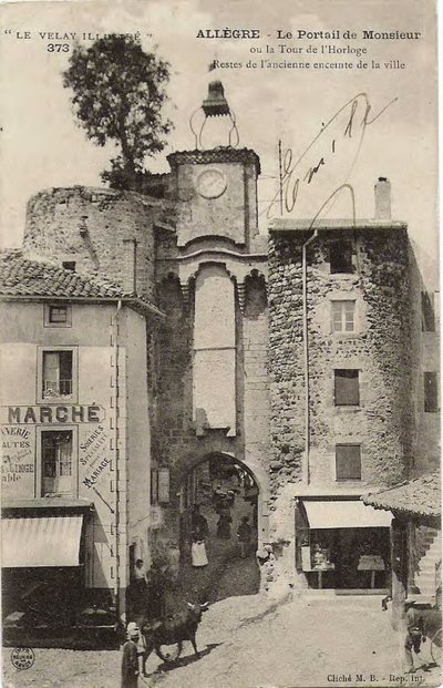 Le portail de Monsieur avec son arbre