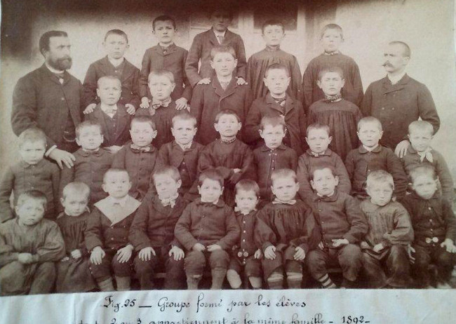 128 - L'école Publique d'Allègre en 1892 (tirée de la monographie d'Allègre par P Fournier)