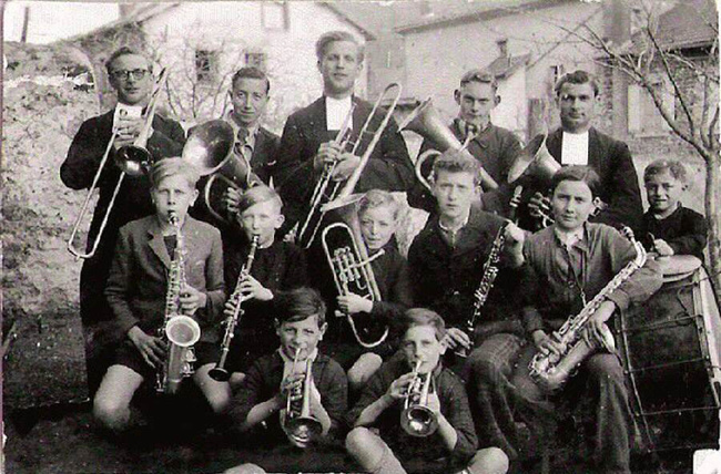 133 - Dans les années 1940 la fanfare d'Allègre