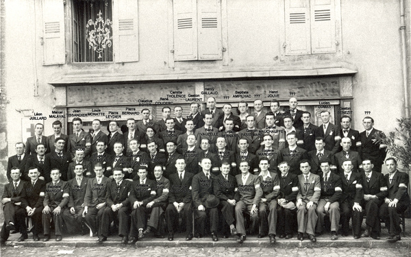 1945-10-21-Anc-combat-r