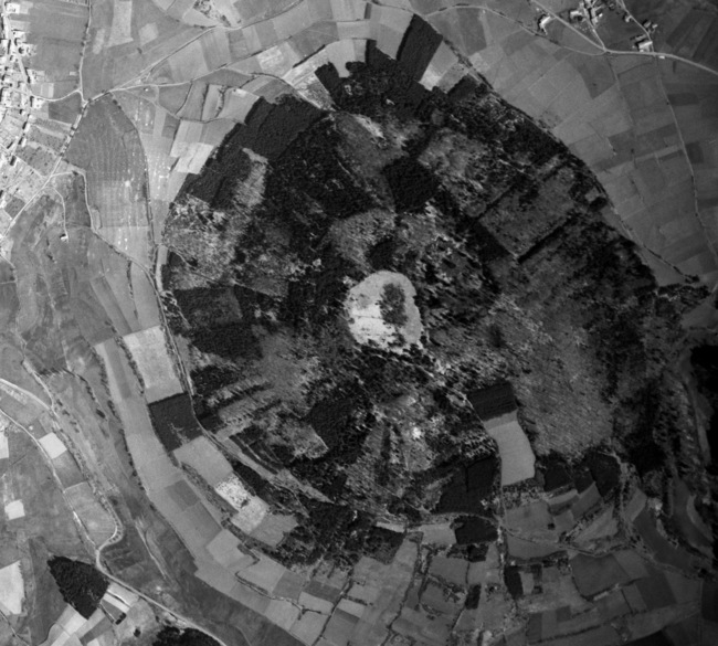 Le mont Bar, une vue aérienne du 23 avril 1955 (IGN)
